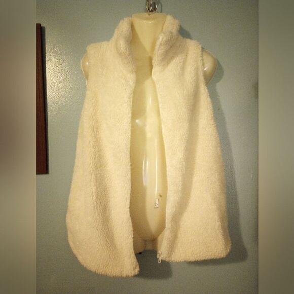 - Sherpa full zip vest with pockets - Picture 11 of 11